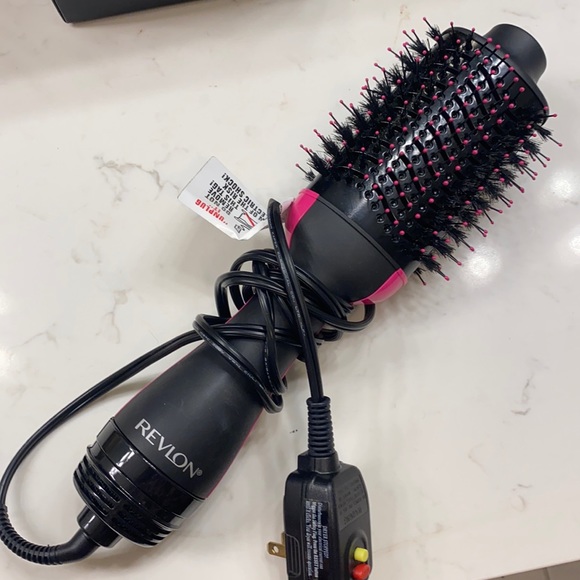One-Step Hair Dryer & Volumizer Hot Air Brush - Picture 1 of 3